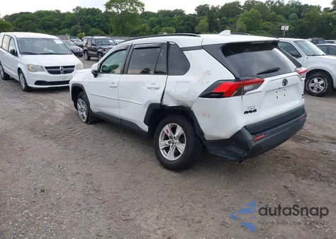 2021 Toyota Rav4 Xle z USA, uszkodzony, nr VIN 2T3P1RFV5MC229196